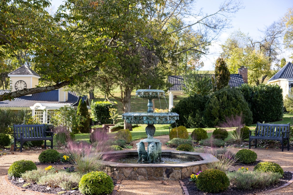 Inn at Willow Grove