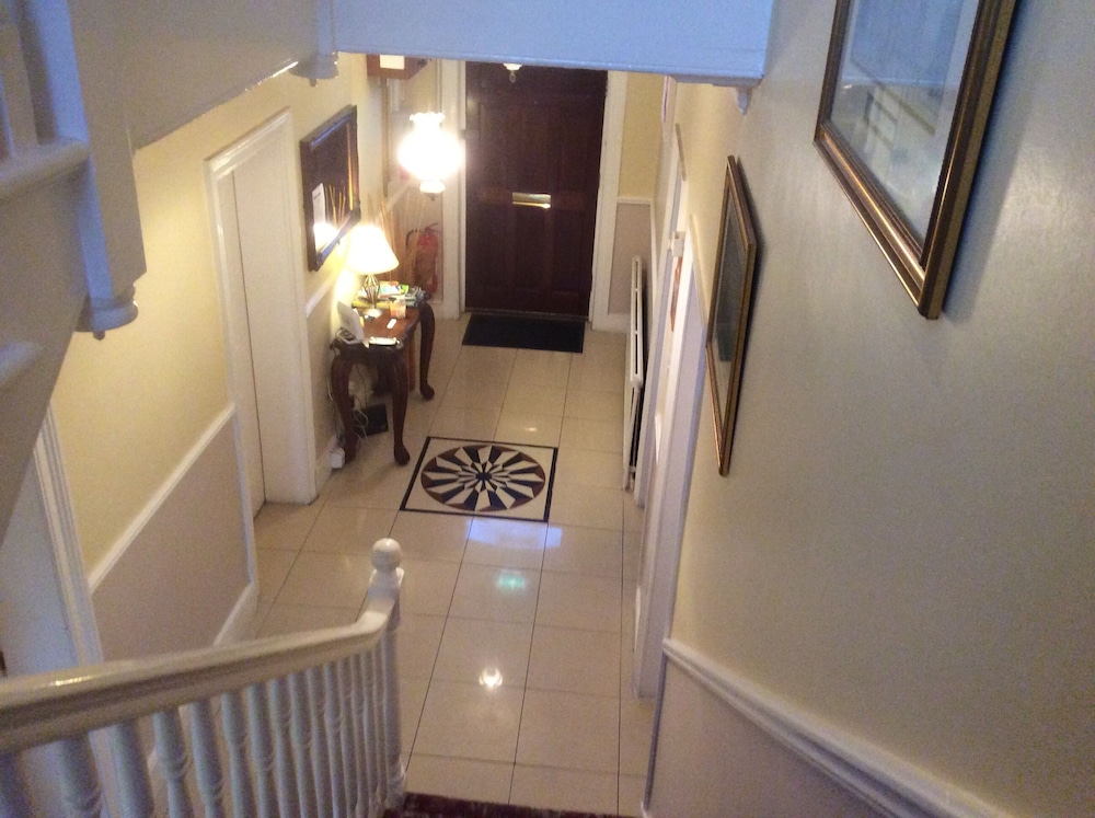Roseville Lodge B&B
