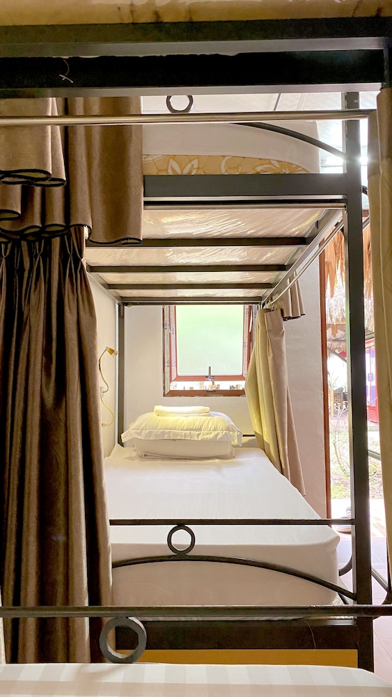 Quoc Khanh Bamboo Homestay - Hostel