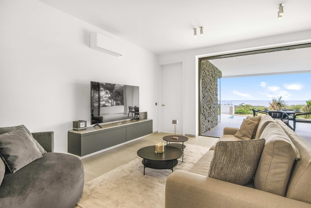 Luxurious Hideaway at The Cape Blue Bay