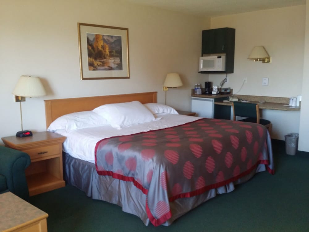 Tamarack Motor Inn
