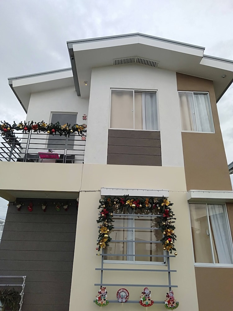 Avida 3-bedroom Vacation House With Pool