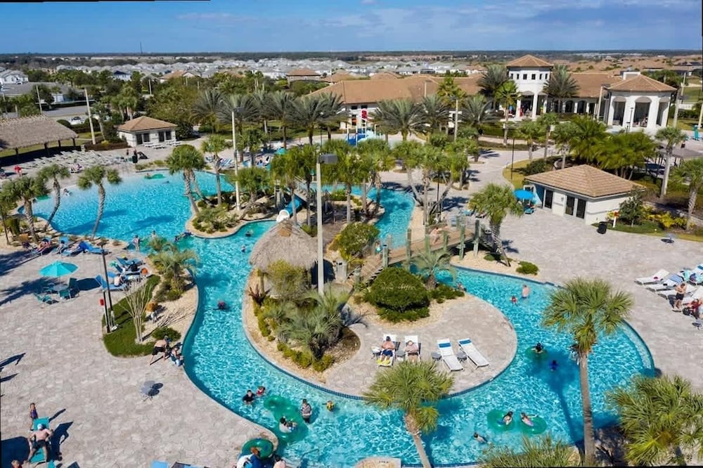 Modern 2Bd Townhome Minutes to Disney w Waterpark