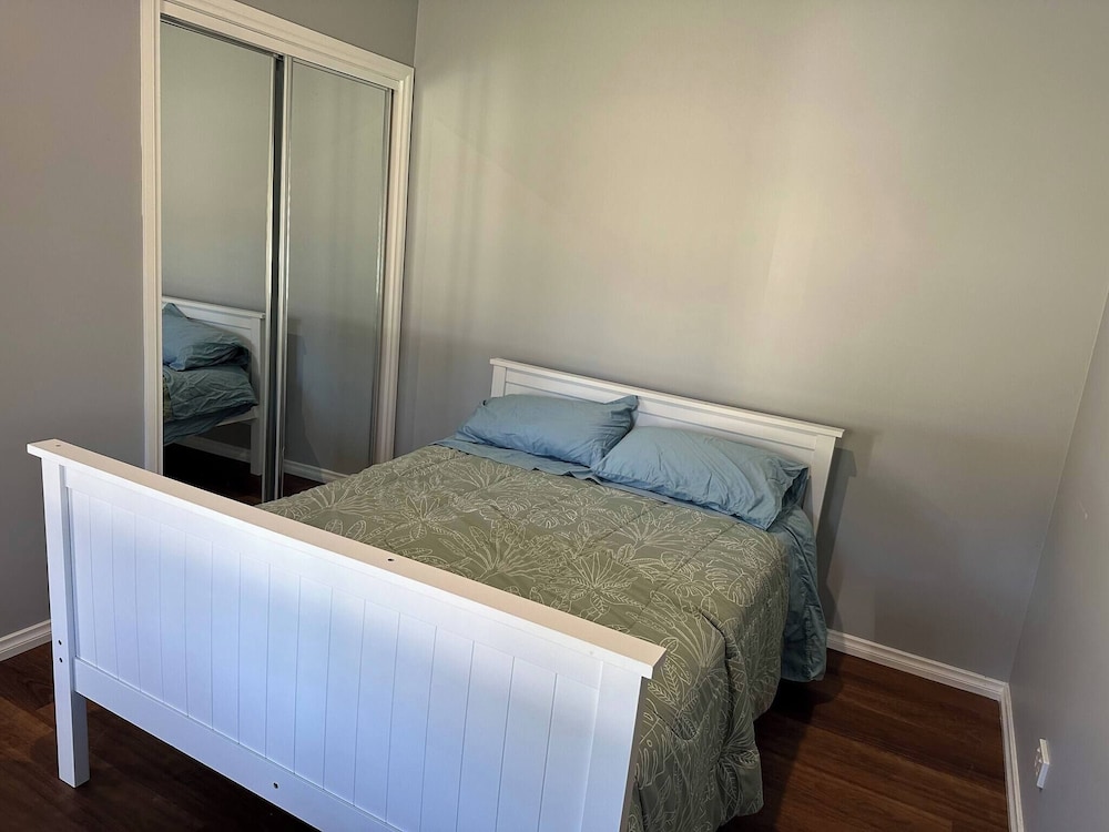 Cozy Family Home in Long Gully, Perfect for Relaxation