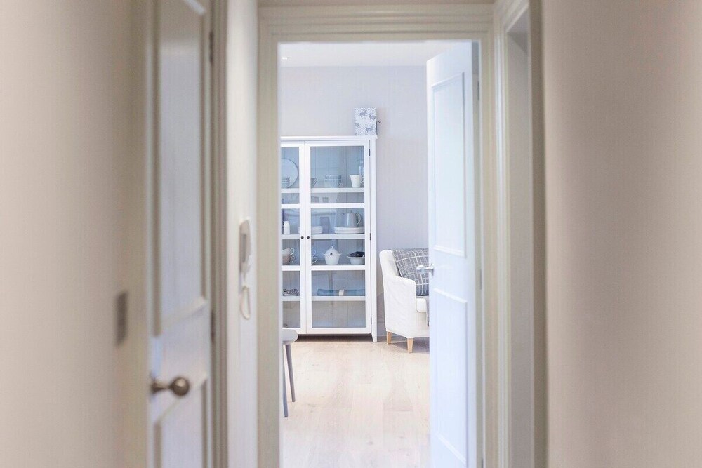 Stylish Wood Street Apartment view 4