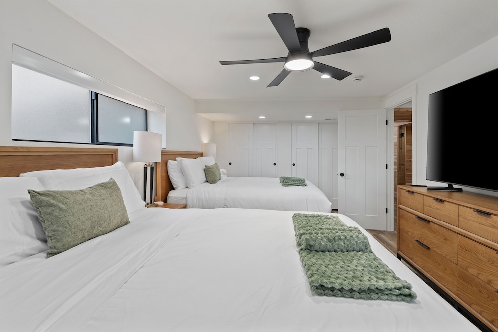 All-new Luxe Stay Views, Sauna & Hot Tub 7 Bedroom Villa