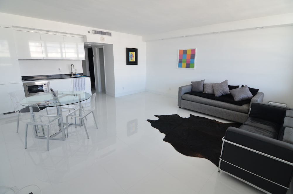 Riviera Luxury Living at the Decoplage