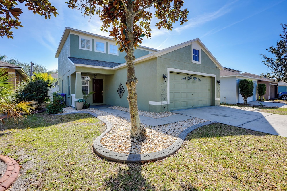 9 Mi to Beach: Peaceful Riverview Home w/ Patio