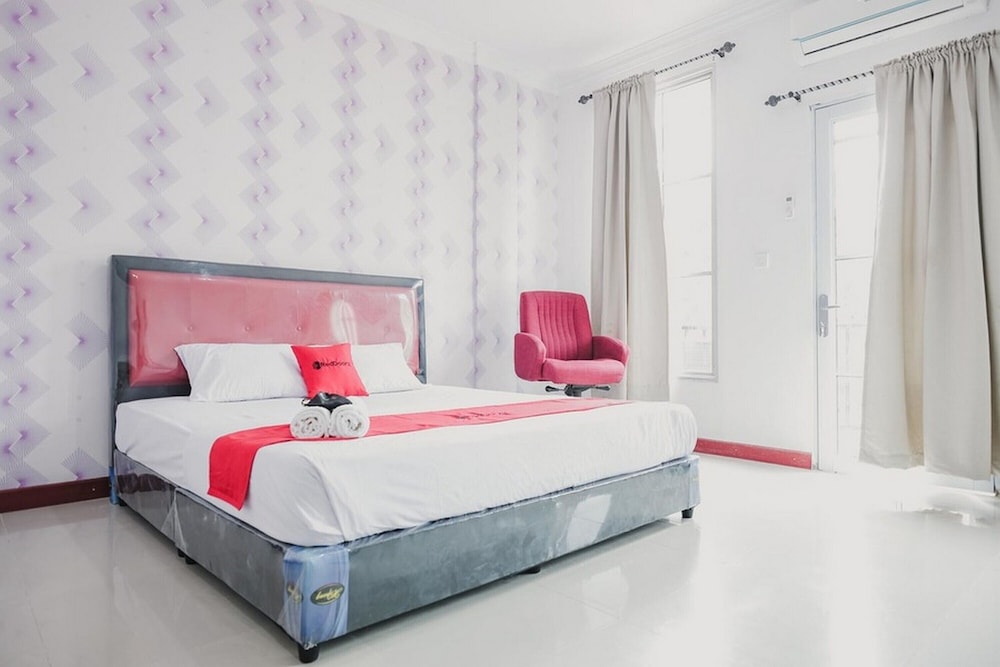RedDoorz near Nagoya HIll Batam 4 view 3