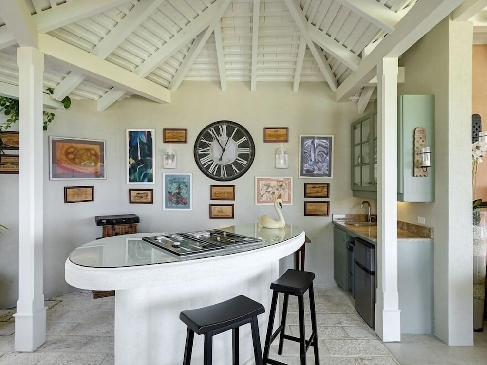 Villa Point of View