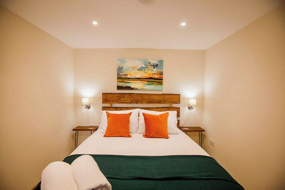 Hayne Barn Estate - Private Estate : 6 Eco Lodges - 1 Studio