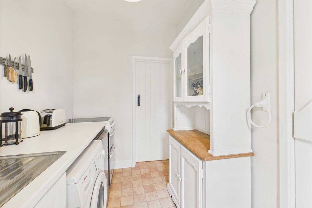 Host Stay Bell Cottage