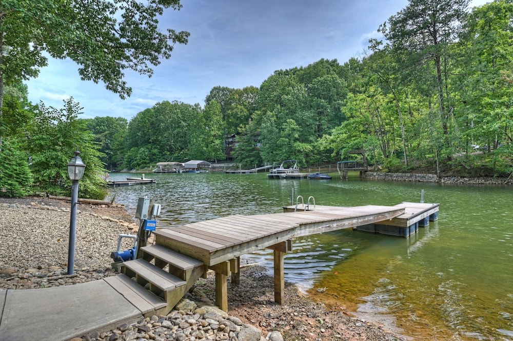 Bankhead Lodge by Avantstay Waterfront Log Cabin