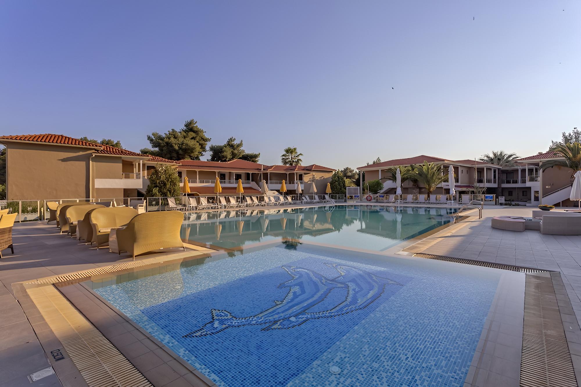 Lagomandra Beach Hotel