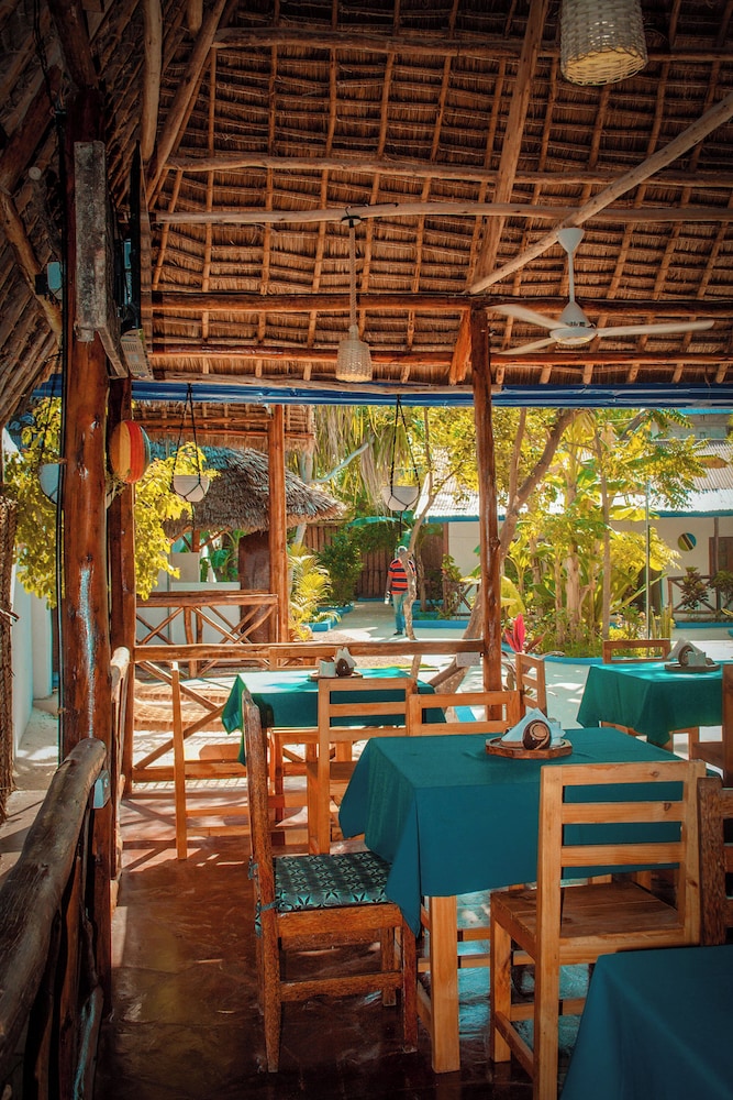 Tuna Nungwi Beach Bungalow