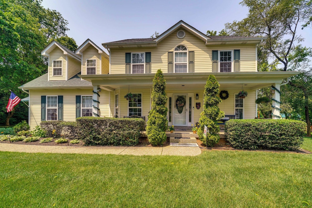 15 Mi to Louisville: Family Home w/ Private Yard!
