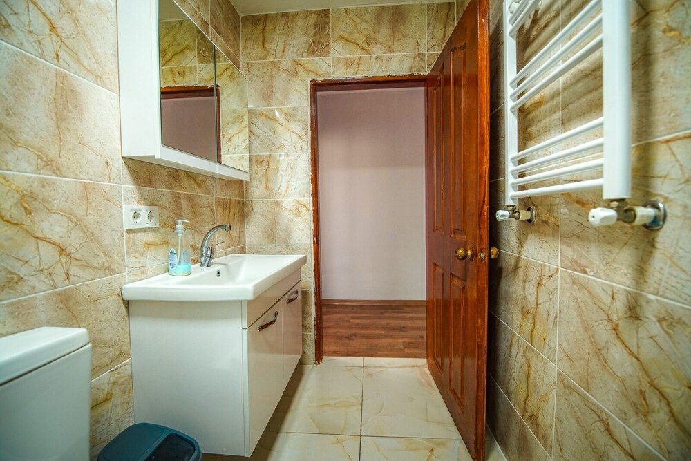 Yaghane Apartments