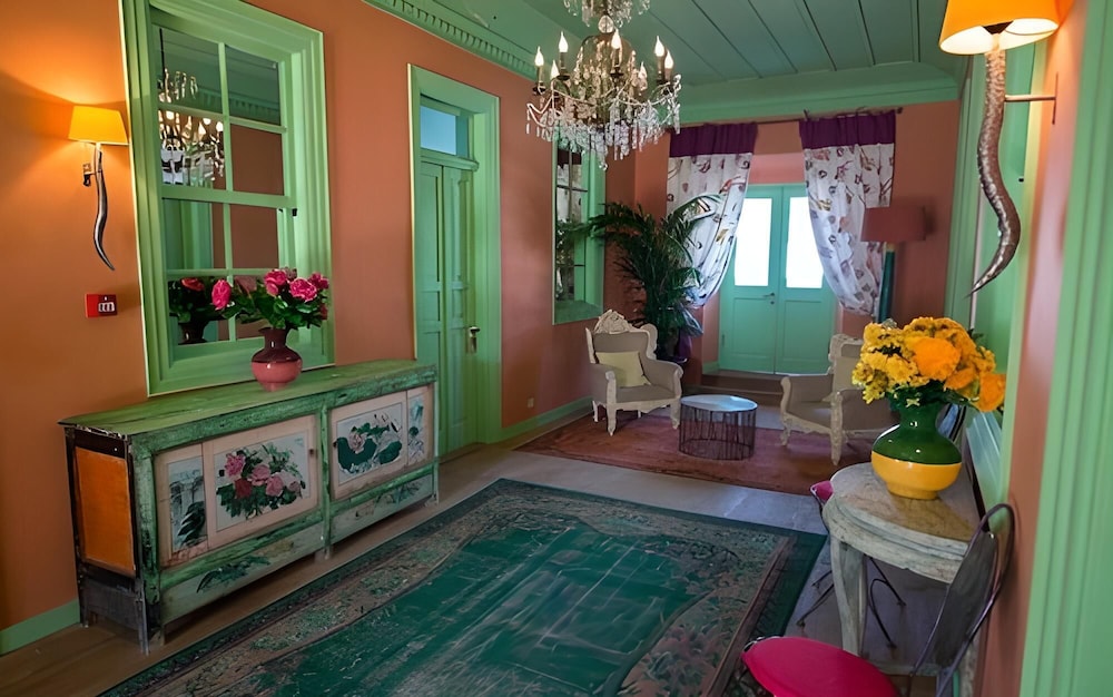 Marge Otel - Image 25