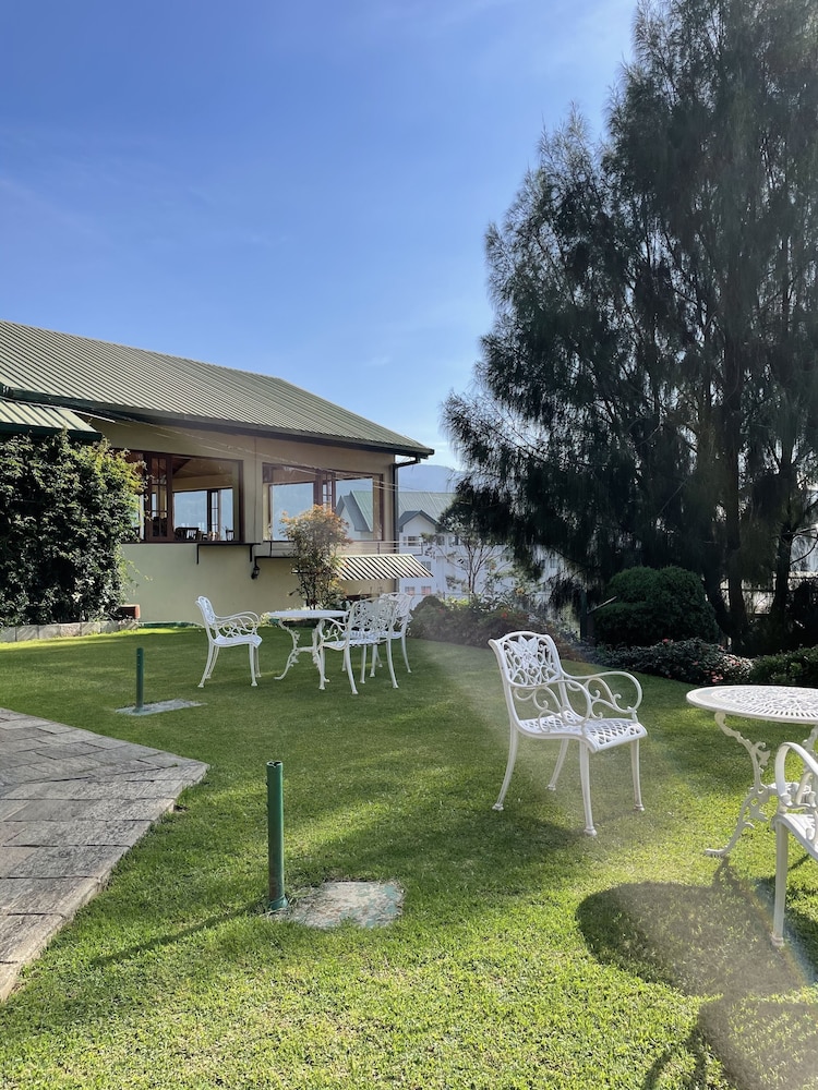 Tea Bush Hotel - Nuwara Eliya