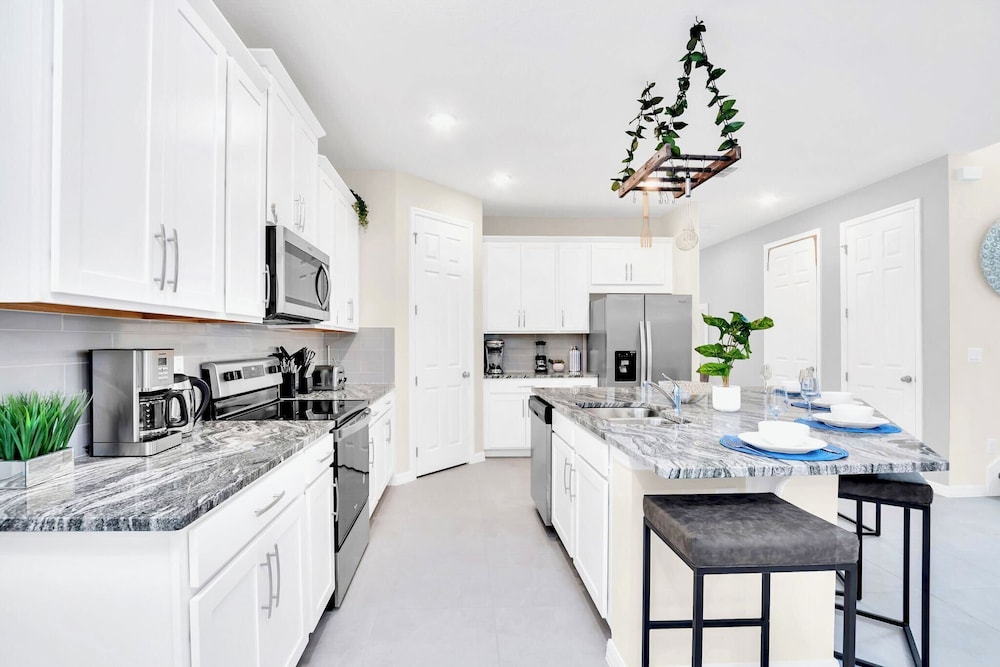 Spectacular 7BR Home w Pool & Arcade Near Disney