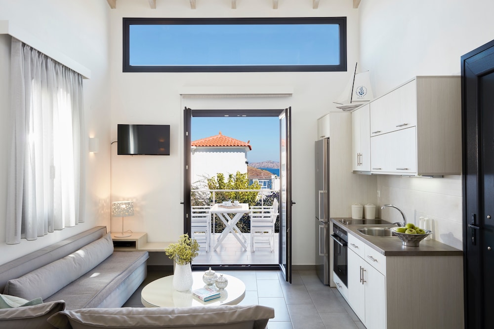 Eleia Seafront Rooms & Villas