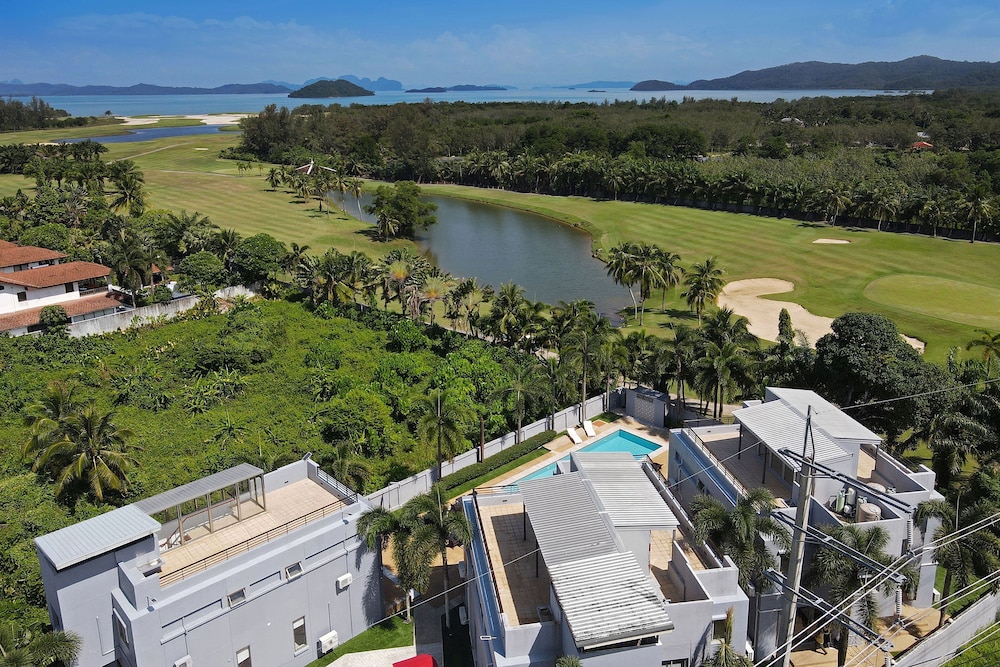 Stylish 3BR Pool Access Villa Argent 9 view 3