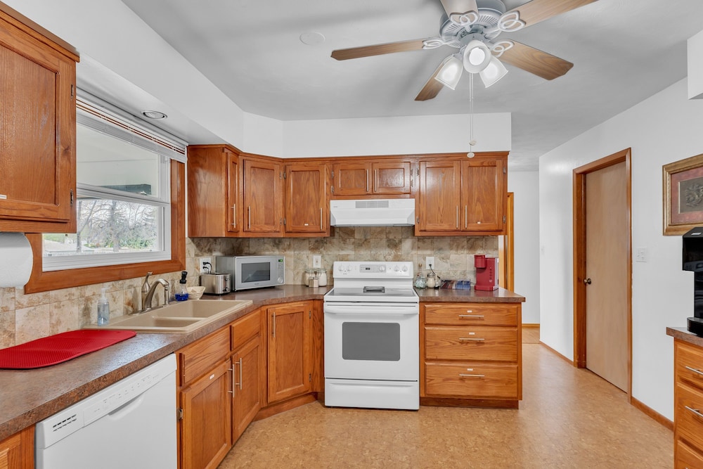 Cozy Loveland Ranch Perfect For Relaxation 3 Bedroom Home