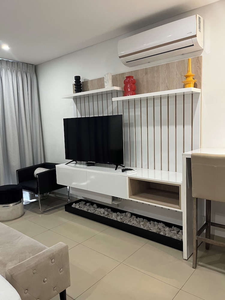 RT Properties at Riviera Residence view 5