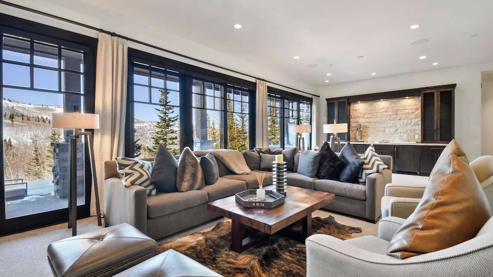 Ski-in Ski-out Deer Valley Hot Tub, Fire Pit, Views Silver Sun by Avantstay