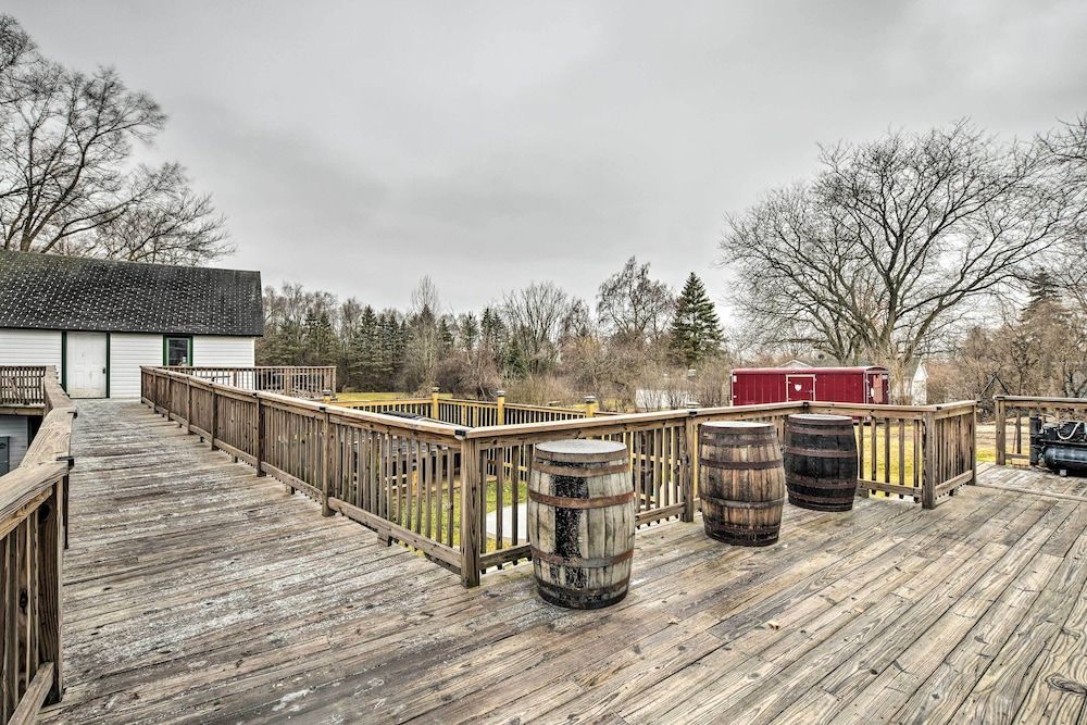 Pet-friendly Bartlett Farmhouse w/ Deck! view 3