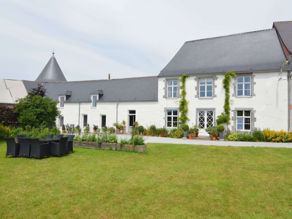 Modern Holiday Home in Senzeille With Garden view 5