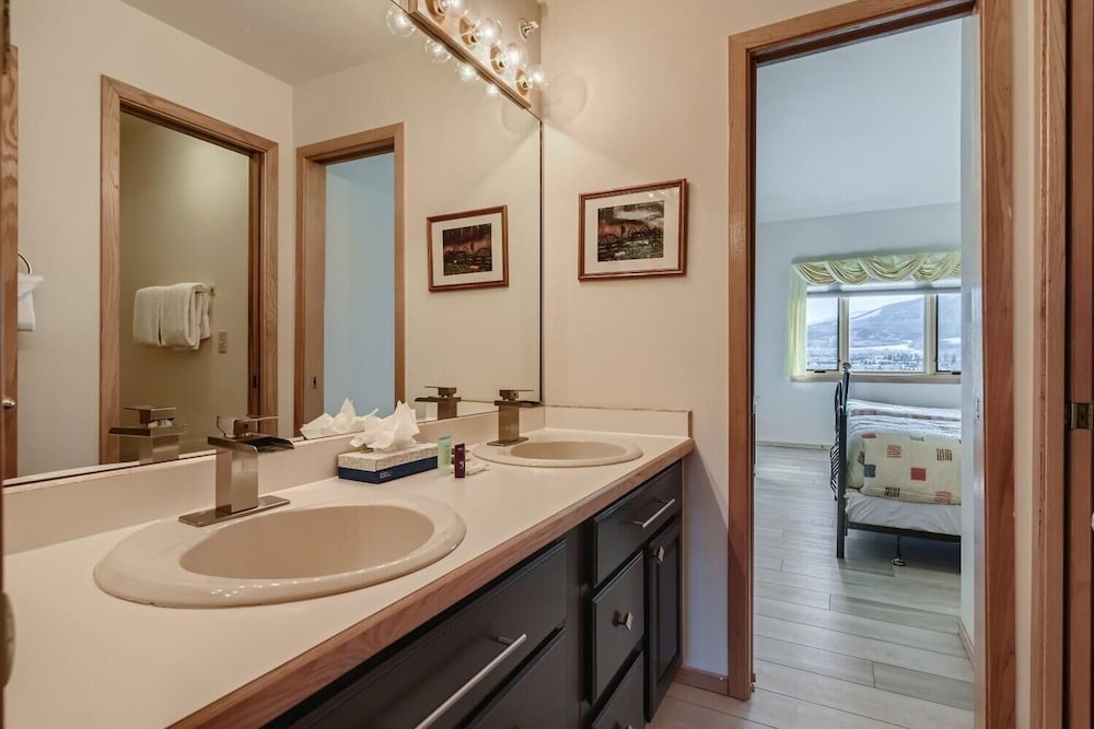 Lake Forest 304F