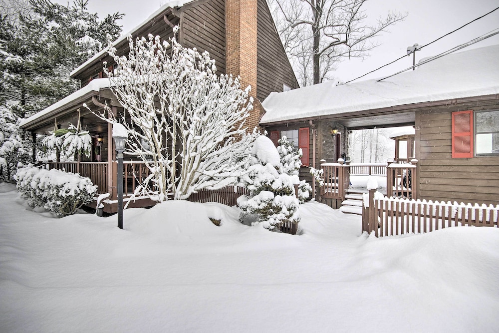 Modern Mountain Retreat w/ Deck + Hot Tub! view 3
