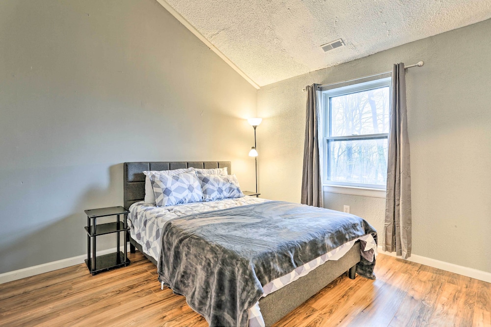 Inviting Poconos Getaway w/ Deck: Ski & Hike!