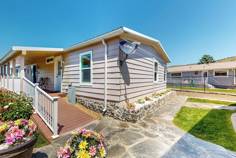 Paradise Point: Lakefront Escape w/ Views