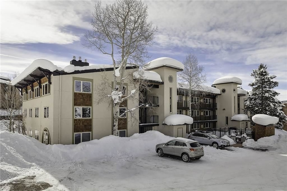 Hotel Ski Trail Condominiums by Mountain Resorts - Image 1