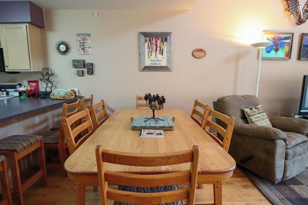 Quiet Cozy Fraser Getaway for 7!