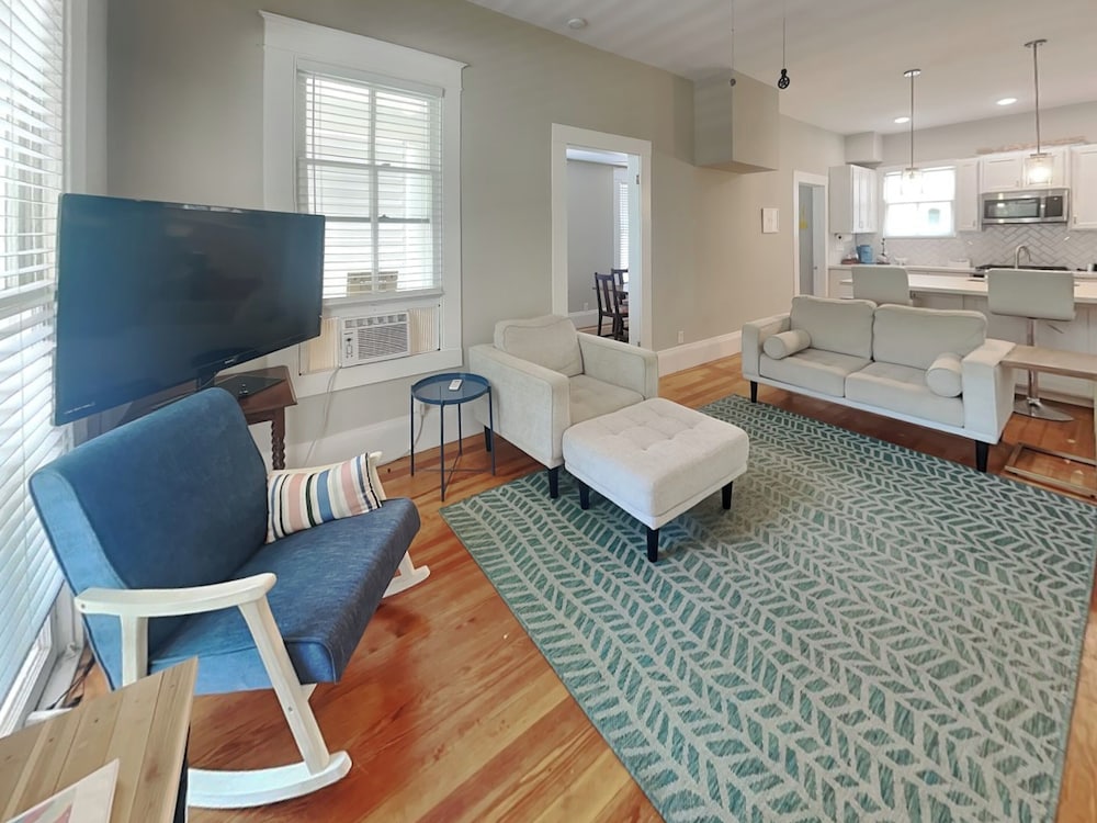 Sealy Street Duo by Ryson Vacation Rentals