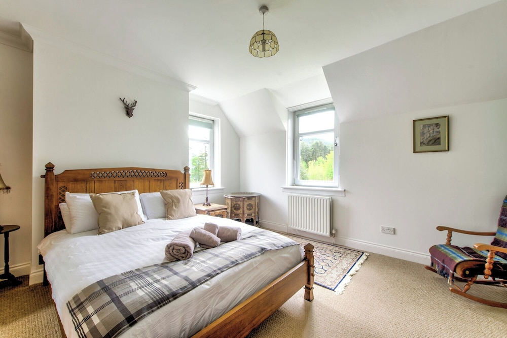 Spacious Argyll Farmhouse in an Idyllic Setting
