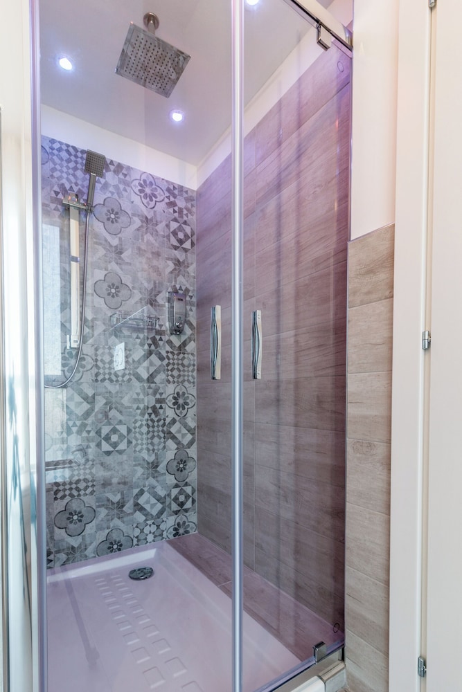 4 Star Suite SPA