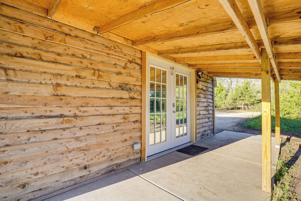 Peaceful Cabin Retreat Near Prairie Band Casino