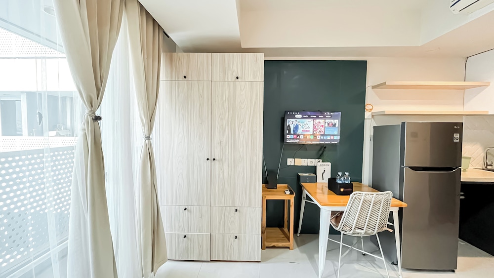 Urban Minimalist Studio At West Vista Apartment