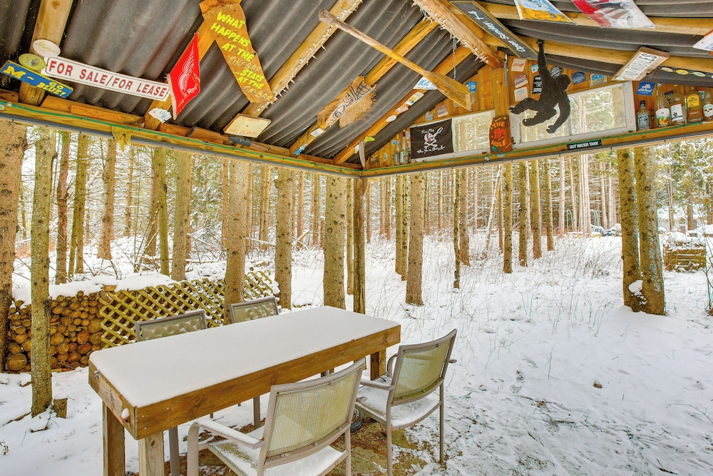 < 1 Mi to Snowmobile Trails: Cozy Cadillac Retreat