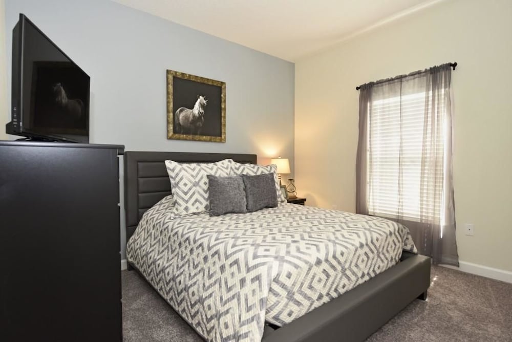 1600 Champions House 5 Bedroom by Florida Star - Image 4