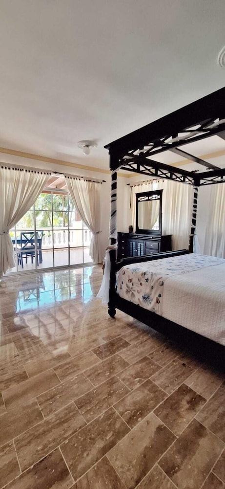 9th Hole Villa