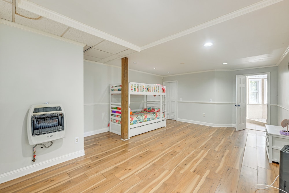 5-story Group Getaway w/ Game Room in Franklin!