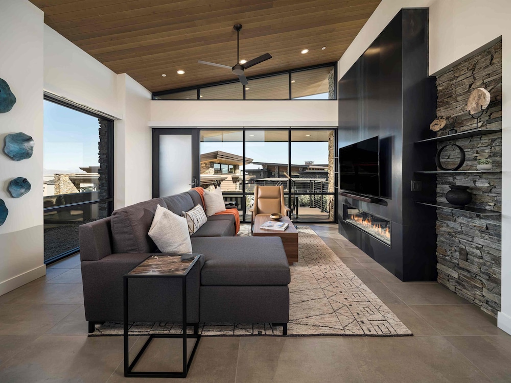 Mountain House Lodge at Sereno Canyon