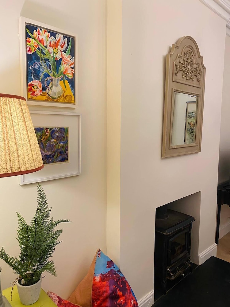 4-bed House in Kildare, Sleeps 8 With Parking