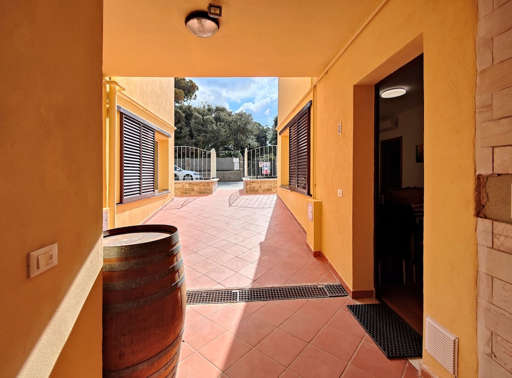Sea view and ground floor Apartments le Dune