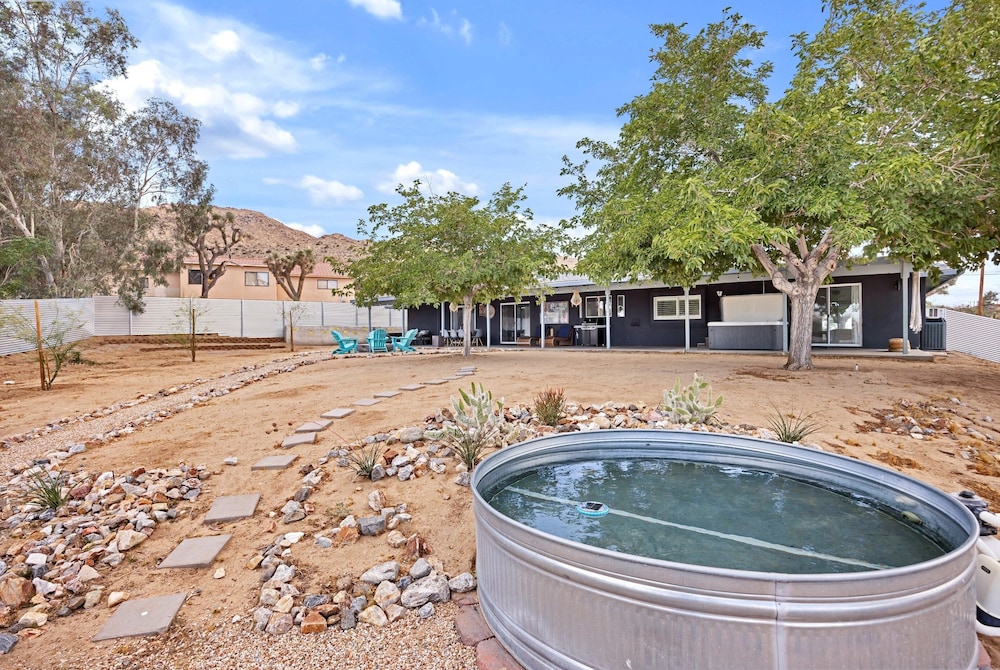 Casa Cosmic - Hot Tub & Fire Pit 3 Bedroom Home